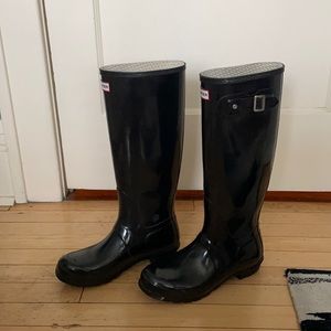 Black tall Hunter rain boots size 8 glossy